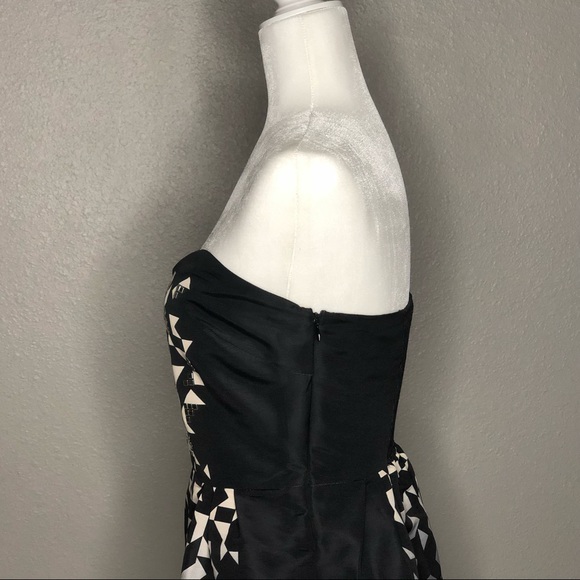 🧵Urban Outfitters Strapless Geometric Print Dress - Picture 4 of 8